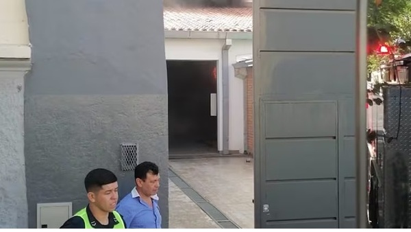 Depósito ardió en llamas cerca de una estación de servicios - ADN Digital