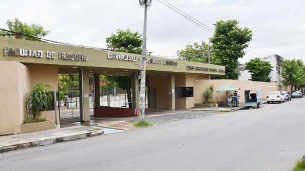 Abren investigación en Filo UNA por supuesto acoso de docente a alumnos