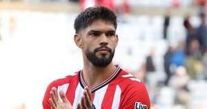 La Nación / Sunderland, atento por Omar Alderete