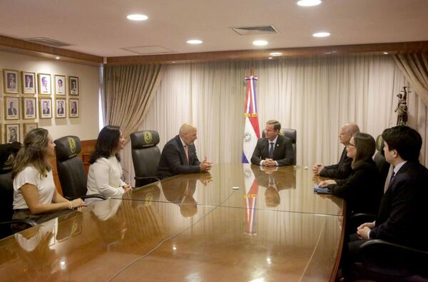 Presidente y vicepresidente de la Corte Suprema recibieron en audiencia protocolar a representantes de la ASIPI