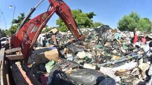 Asunción: Contaminación, plagas y enfermedades denunciaron vecinos de San Pedro a raíz de vertedero