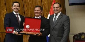 CONDECORAN CON LA ORDEN NACIONAL AL MÉRITO COMUNEROS A REFERENTE DE ITAPÚA.