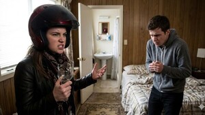 Celosa rompió una botella y armó un sarambi en el depa de su ex