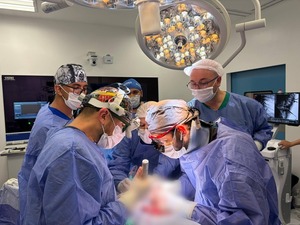 El Hospital General de Itapúa corrige compleja malformación congénita de columna en una adolescente de 13 años