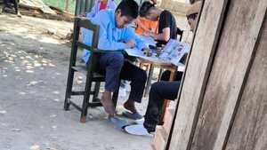 Denuncian que niños indígenas estudian en situación precaria en escuela de Presidente Hayes