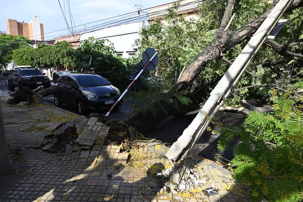 En pocos minutos, “lluvia de verano” arrasó Asunción y otras localidades - Noticiero Paraguay