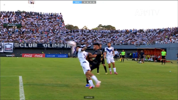 Análisis arbitral considera que César Olmedo debió ser expulsado