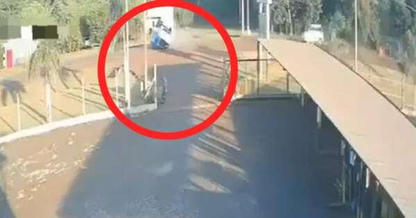 La Nación / Conductor se habría quedado dormido y volcó en Santa Rita