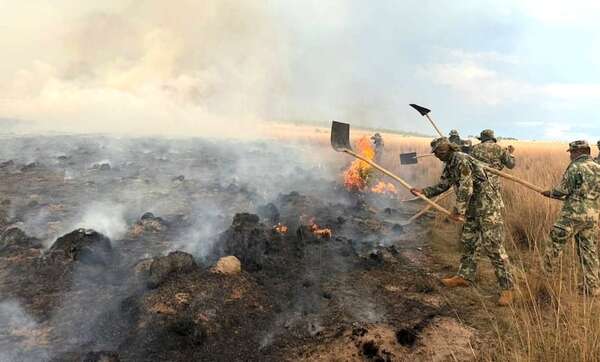 Ante varios focos, militares refuerzan combate al fuego en Quiindy - Nacionales - ABC Color