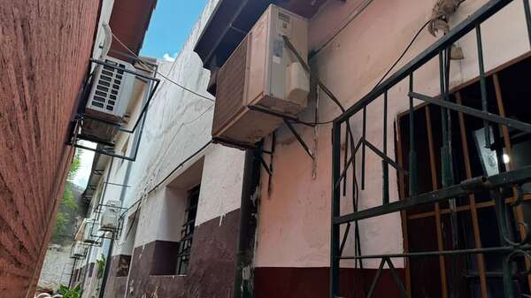 Escuela de Lambaré: delincuente destruyó cinco acondicionadores de aire - Policiales - ABC Color