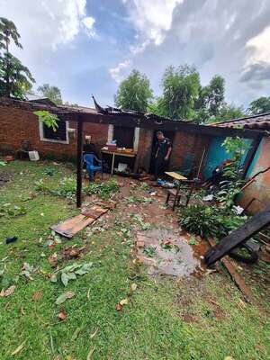 Temporal provoca daños materiales en dos viviendas de San Miguel - Nacionales - ABC Color