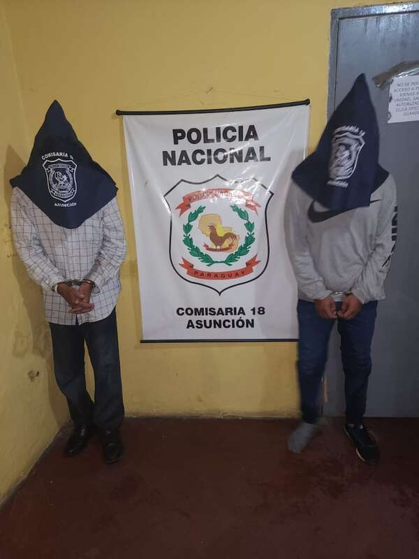 Capturan a dos hombres armados tras hurto de motocicleta - Policiales - ABC Color