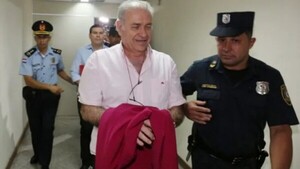 Denuncian a RGD y a su hijo tras hallazgo de celulares en su celda