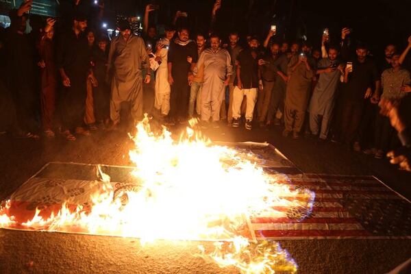 EE.UU. ordena salida de personal no esencial de Pakistán en medio del conflicto con Irán - Mundo - ABC Color