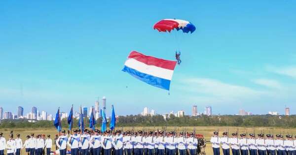 La Nación / La Escuela de Paracaidismo Militar celebra 60 años