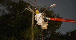 Diario HOY | Temporal dejó sin energía a 16.000 usuarios de la ANDE, reclamos persisten hoy