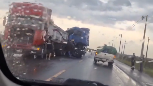 Tormenta causó feroz accidente y otros destrozos en varios puntos del país