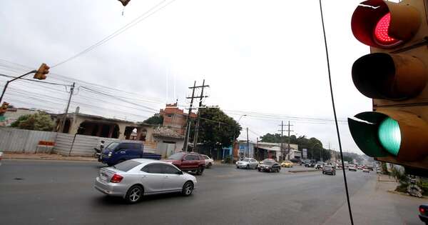 La Nación / Asunción: temporal dejó fuera de servicio semáforos y generó caos vehicular esta mañana