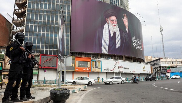 Irán busca designar un sucesor de Jamenei lo antes posible, afirma responsable