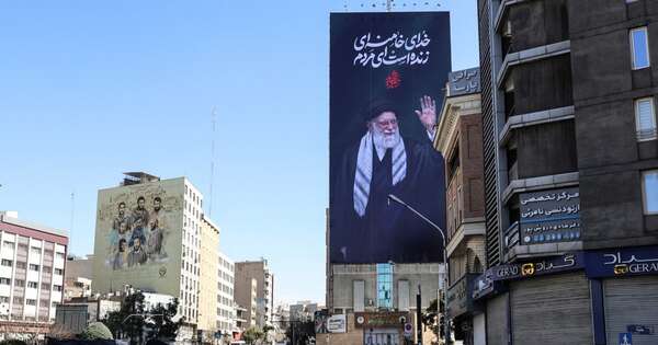 La Nación / Irán posterga funerales de Estado a Jamenei tras bombardeos