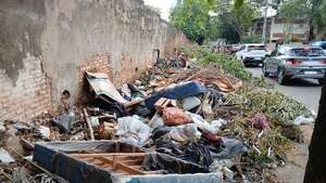 Asunción, colmada de basura: se formó un vertedero en pleno barrio Recoleta  - Nacionales - ABC Color