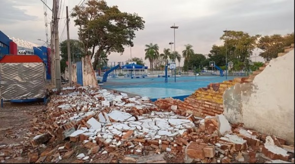 Derrumbe de muralla de Sol de América deja a un guardia con lesiones leves