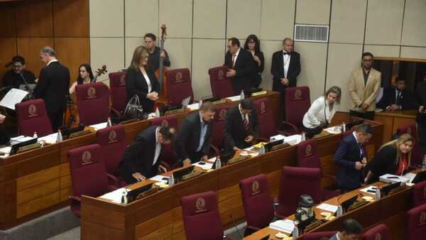 Senado posterga indefinidamente estudio de la reforma de la Caja Fiscal