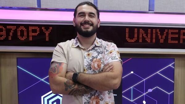 Popular / (VIDEO) Conductor de TV contó que hace pipí sentado: "No te hace menos hombre"