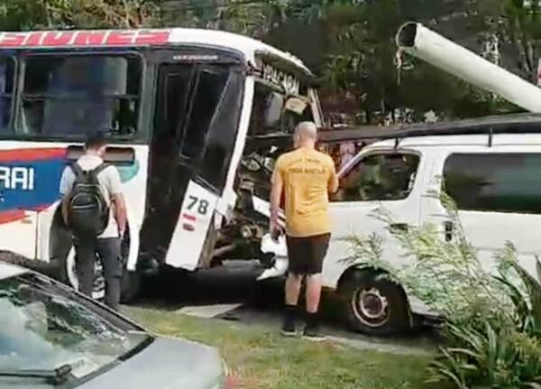 Terrible cuádruple choque en Luque •