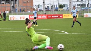 Arquera sexy denunció que club peruana le rajó “por rellenita”