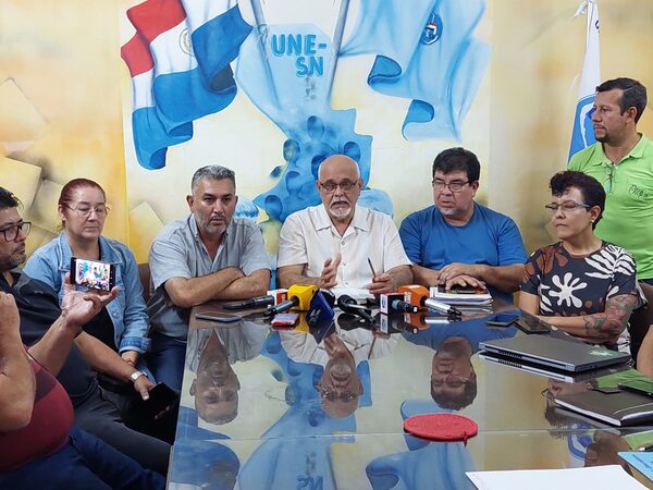 Docentes deciden realizar movilizaciones permanentes desde 11, a raíz de la decisión del Senado