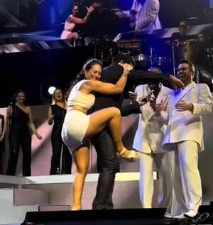 [VIDEO] ¡Haihue! Fanática le apuró todo mal a Chayanne