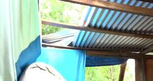 La Nación / Asunción: familia quedó sin techo tras temporal y pide ayuda para reconstruir su casa