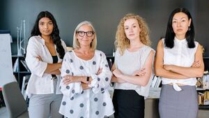 Cerrar la brecha laboral femenina podría impulsar el PIB hasta 20%