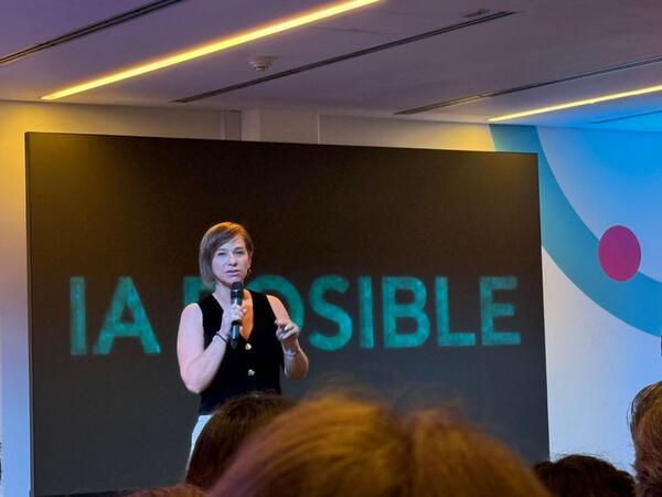 Liderazgo femenino en la era de la IA: Alex Niz ya capacitó a más de 500 tomadores de decisión