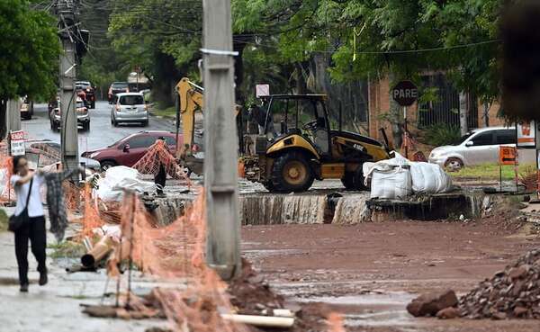 Obras inconclusas de Nenecho: Vivir en Asunción es un “deporte de riesgo”, dicen en la Junta - Nacionales - ABC Color