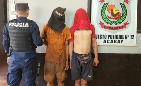 Capturan a dos adictos y recuperan motocicleta robada  