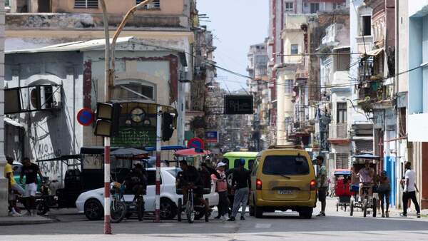 Sin electricidad: Seis millones de cubanos bajo apagón masivo tras avería en una central térmica clave
