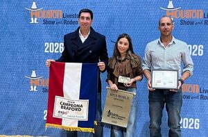 Paraguay, con Braford, volvió a brillar en Houston: Don Atilio recibió el premio mundial por Isabel