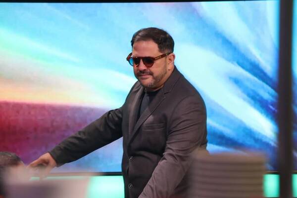 Conductor de TV se regaló con la "berenjena"