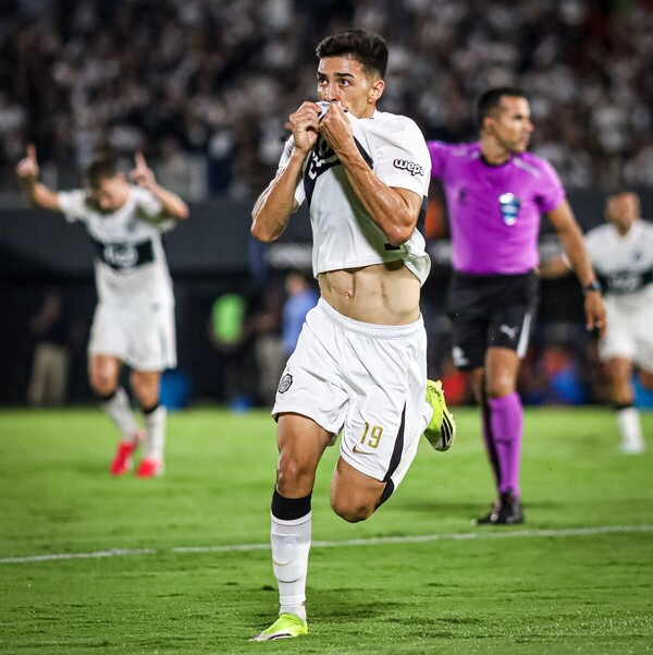 Olimpia clasifica a la fase de grupos