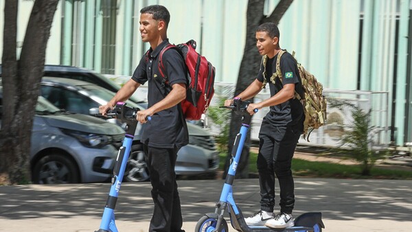 Patinetas ganan terreno en la frontera y Foz avanza en regulación