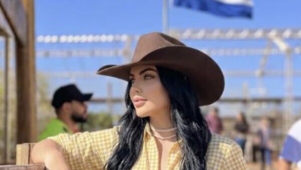 Cierran cuentas de falsa modelo creada por IA ante posibles estafas