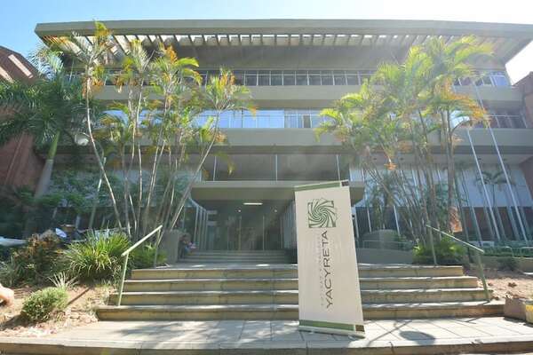 Yacyretá aplica un “decálogo del oscurantismo”, critican gremios - Economía - ABC Color