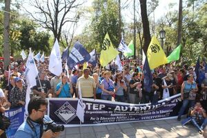 Educadores en estado de alerta, tras postergación sine die de la reforma de la Caja Fiscal
