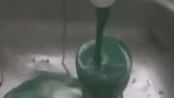 Vecinos recibieron agua verde y fétida en sus canillas en J. Augusto Saldívar