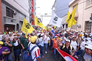 Cada miércoles, docentes harán paro para seguir la sesión del Senado - ADN Digital