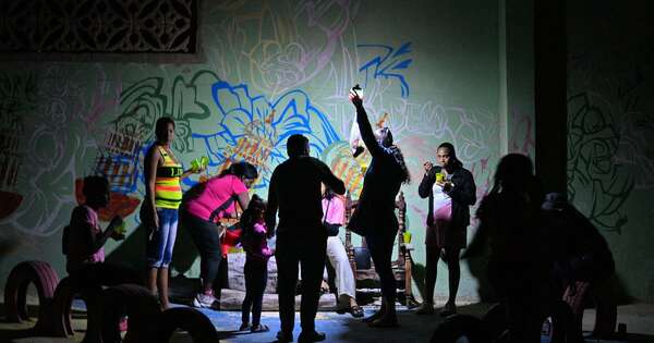 La Nación / Falla eléctrica deja a oscuras dos tercios de Cuba, incluida La Habana