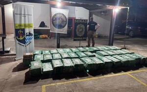 CAUSAN PÉRDIDA DE USD 472.000 CON DECOMISO DE MÁS DE 1 TONELADA DE DROGA EN ZONA RIBEREÑA DE ÑEEMBUCÚ