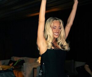 Tini presenta "FUTTTURA" en Telefuturo - Teleshow